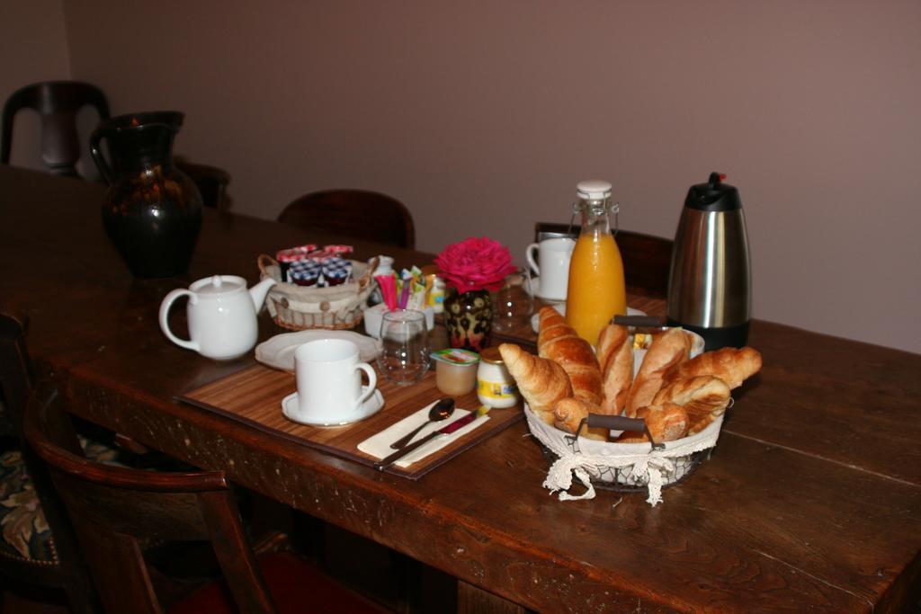 Le Petit Moulin Bed and Breakfast Faverelles Exteriör bild